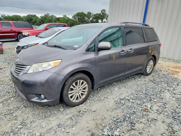 2015 TOYOTA SIENNA — DSFA — Front 3/4