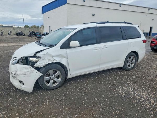 2015 TOYOTA SIENNA — DSFA — Front 3/4
