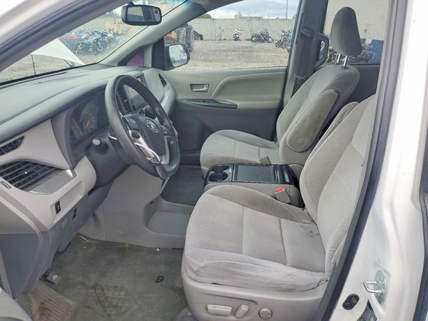 2015 TOYOTA SIENNA — DENT