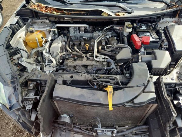 2021 NISSAN ROGUE SV — Engine bay