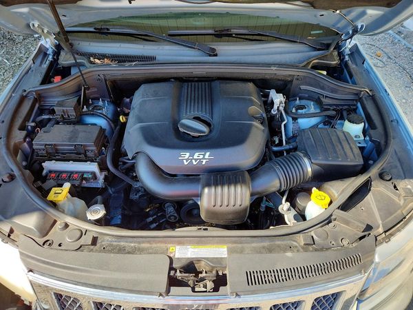 2013 JEEP CHEROKEE Overland — Engine bay