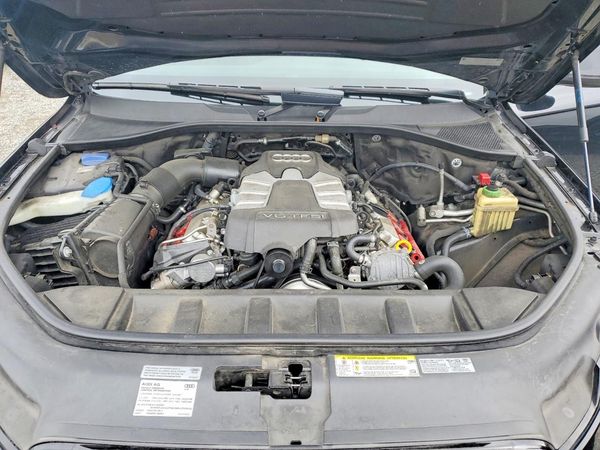2015 AUDI Q7 S Line Prestige — Engine bay