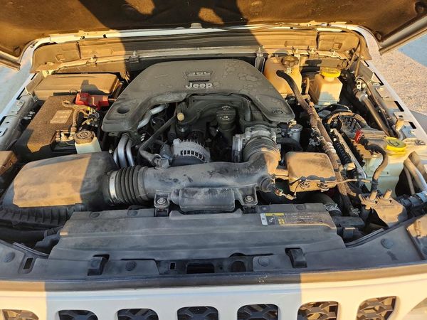 2020 JEEP GLADIATOR Sport — Engine bay