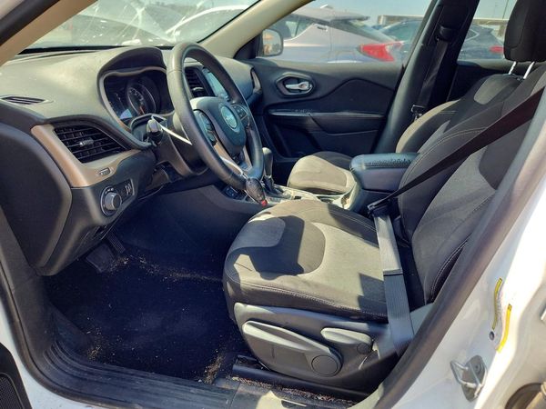 2016 JEEP CHEROKEE Sport — DENT