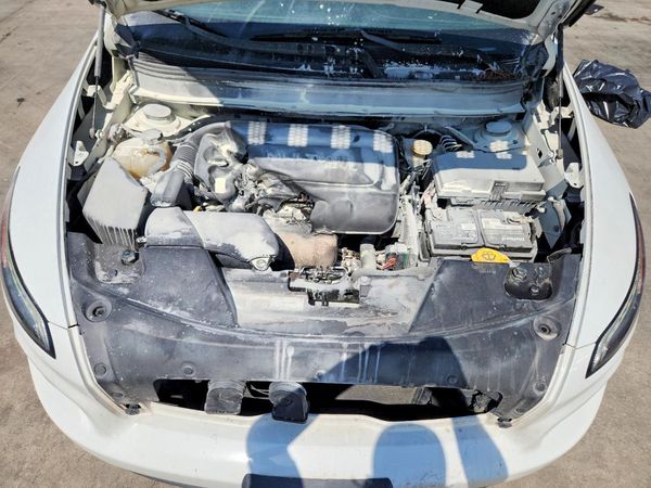 2016 JEEP CHEROKEE Sport — Engine bay