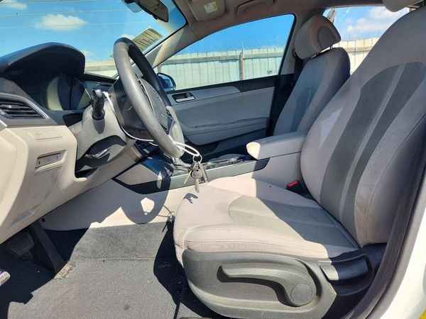 2015 HYUNDAI SONATA SE, ECO — DENT