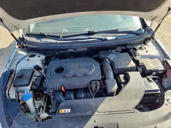 2015 HYUNDAI SONATA SE, ECO — Engine bay