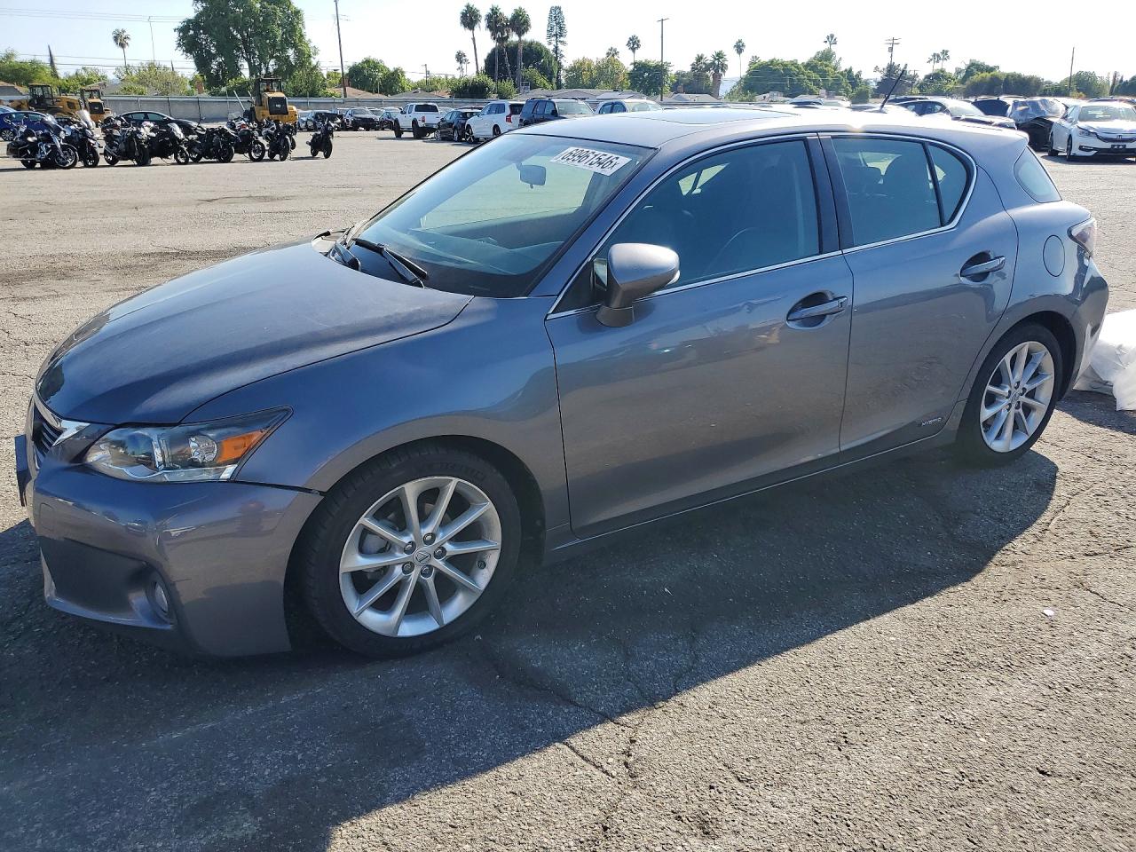 2013 LEXUS CT 200 200h — Front 3/4