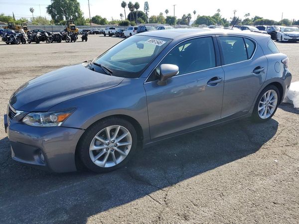 2013 LEXUS CT 200 200h — Front 3/4