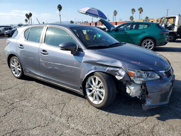 2013 LEXUS CT 200 200h — Passenger 3/4