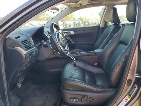 2013 LEXUS CT 200 200h — DENT