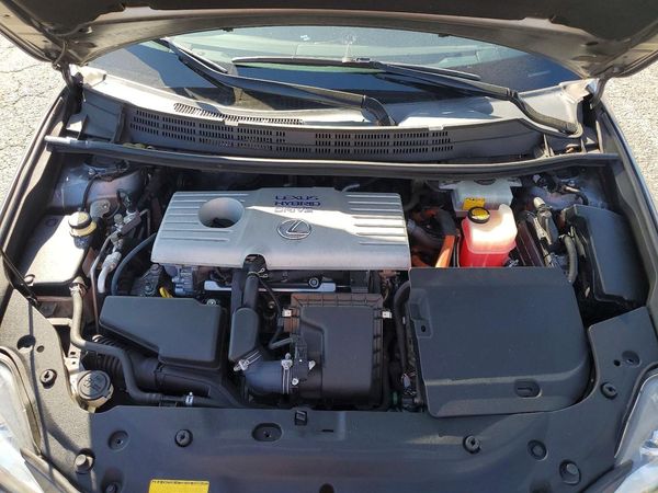 2013 LEXUS CT 200 200h — Engine bay