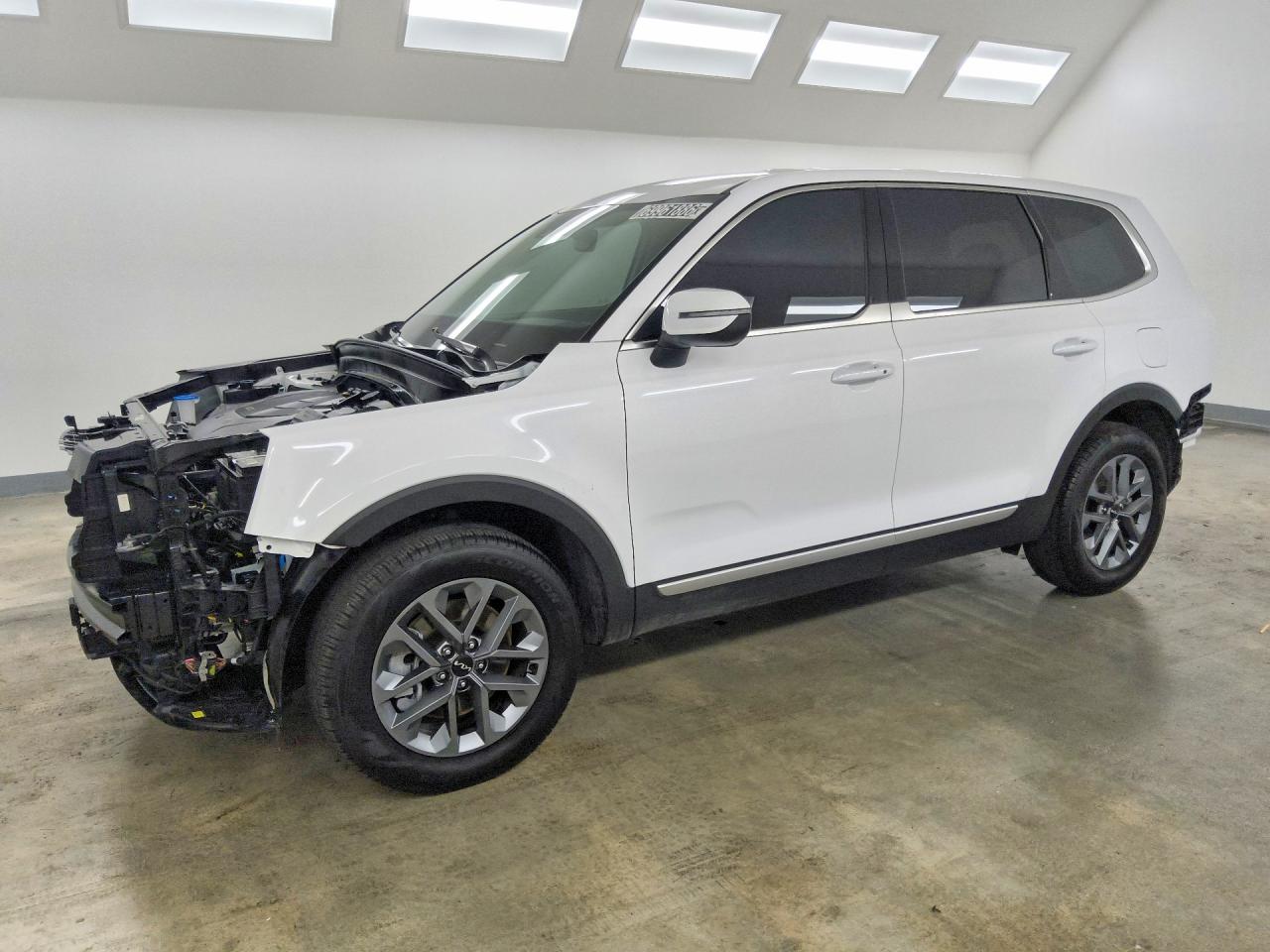 2025 KIA TELLURIDE LX — Front 3/4