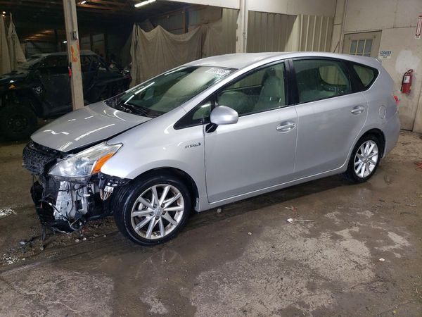2013 TOYOTA PRIUS — Front 3/4