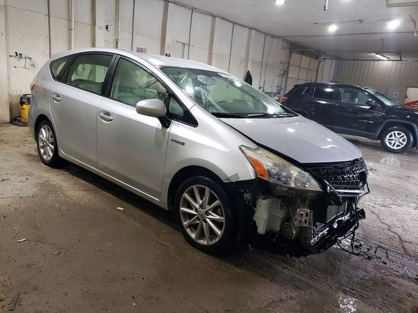 2013 TOYOTA PRIUS — Passenger 3/4