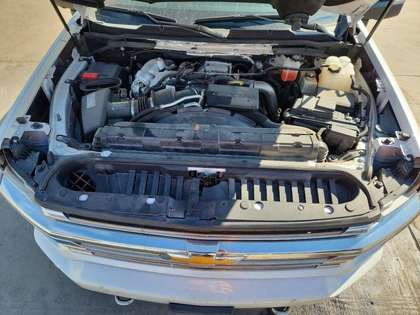 2020 CHEVROLET SILVERADO High Country — Engine bay