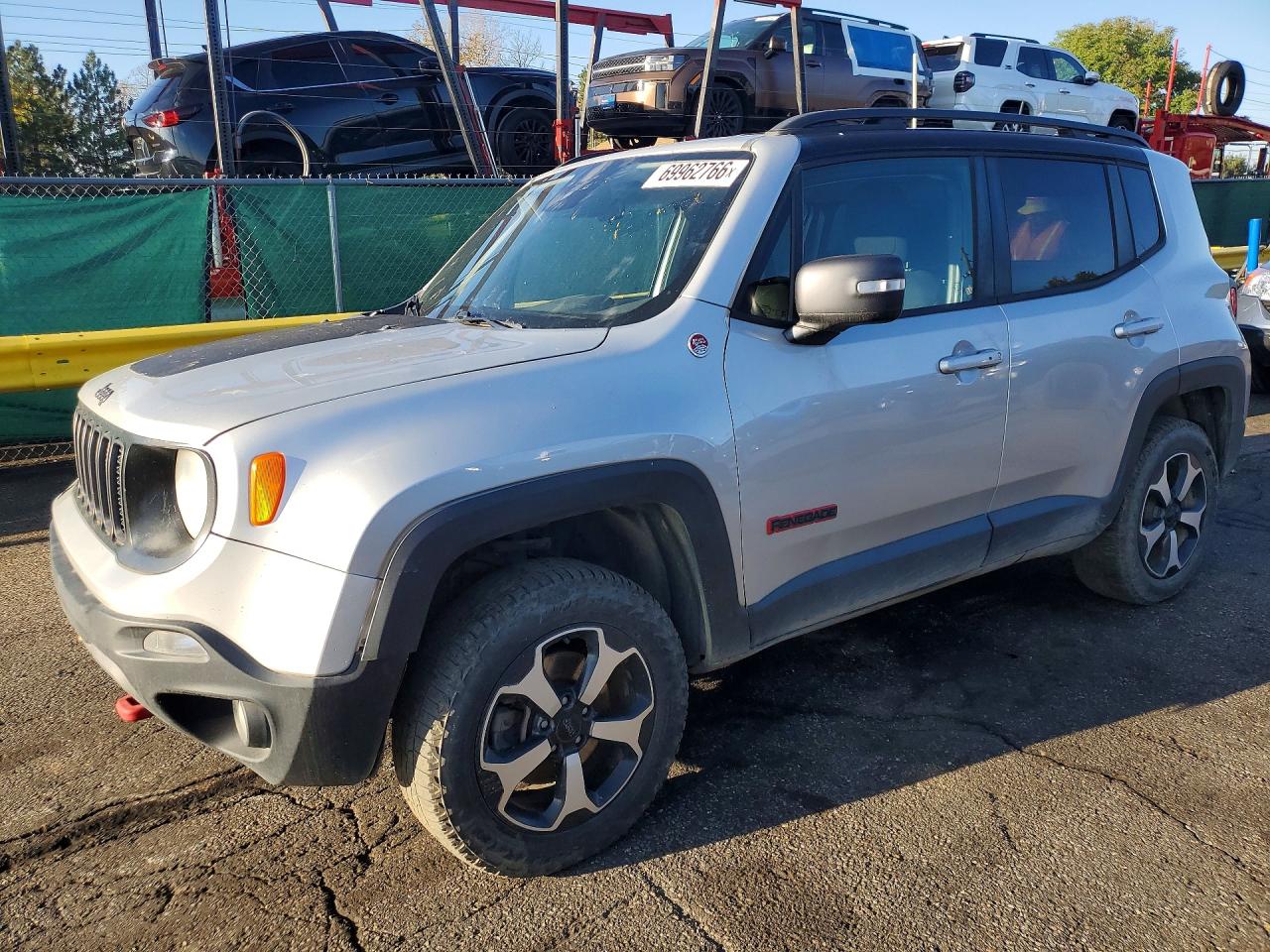 2019 JEEP RENEGADE Trailhawk — Front 3/4