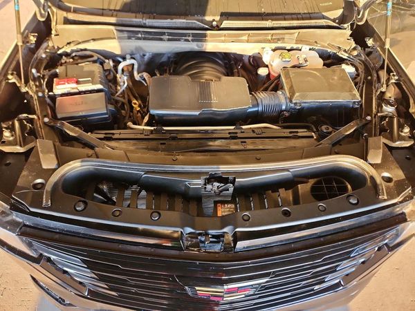 2021 CADILLAC ESCALADE Sport Platinum — Engine bay