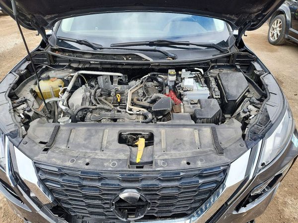 2021 NISSAN ROGUE S — Engine bay