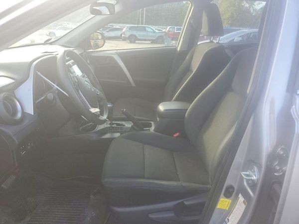 2018 TOYOTA RAV4 LE — DENT
