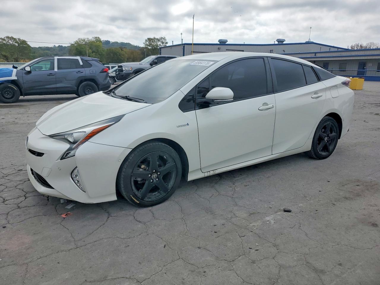 2018 TOYOTA PRIUS — Front 3/4