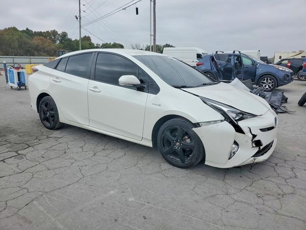 2018 TOYOTA PRIUS — Passenger 3/4