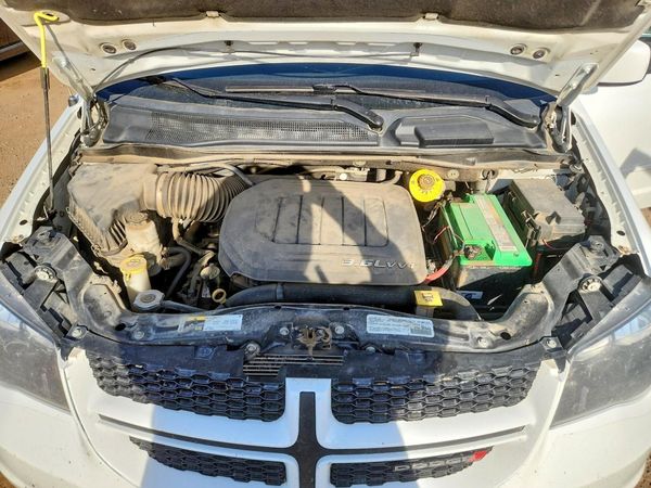 2017 DODGE CARAVAN GT — Engine bay