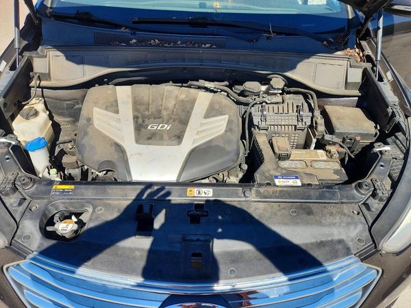2016 HYUNDAI SANTA FE GLS — Engine bay