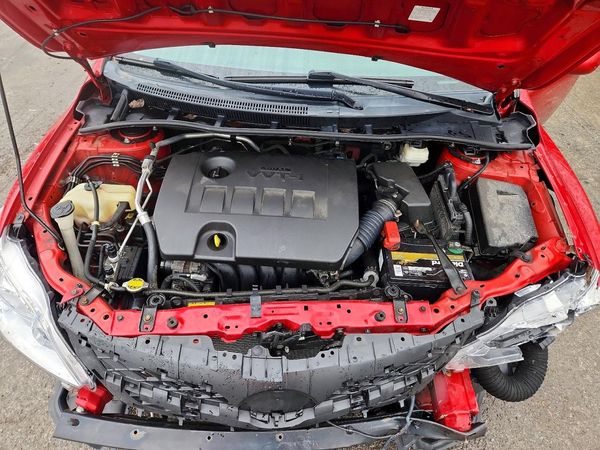 2013 TOYOTA COROLLA — Engine bay