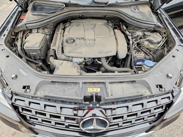 2014 MERCEDES-BENZ ML ML350 4-MATIC — Engine bay