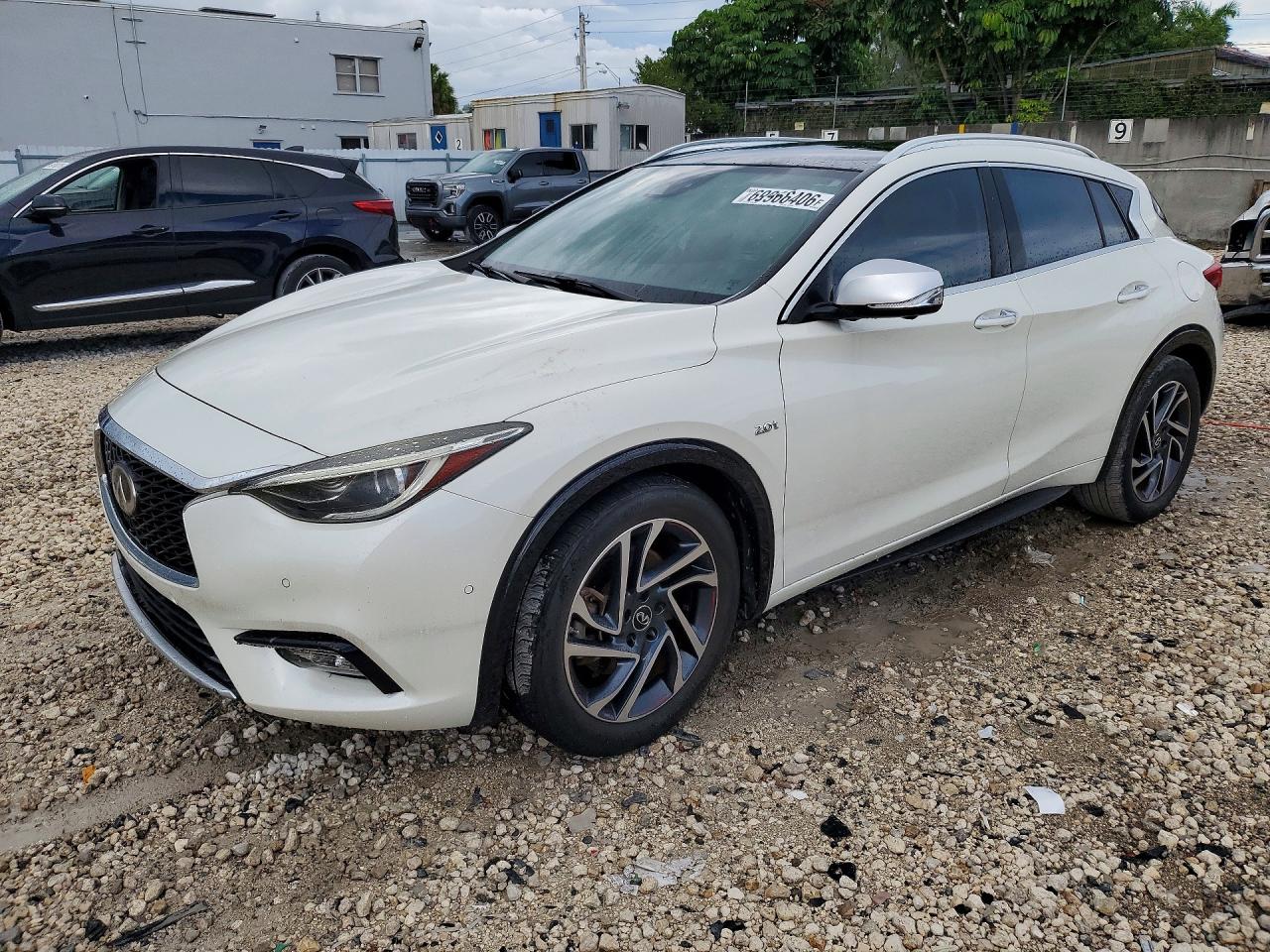 2018 INFINITI QX30 — Front 3/4