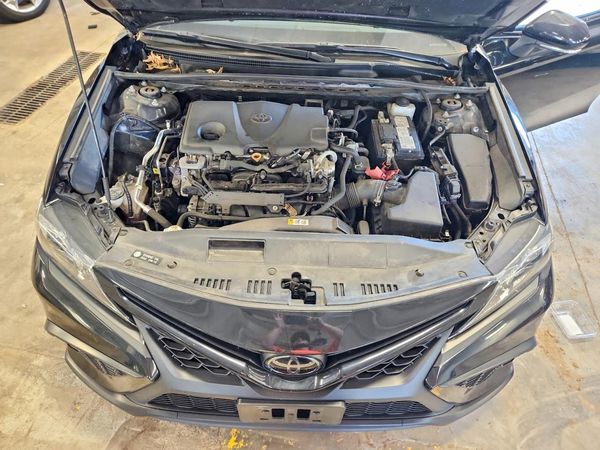 2022 TOYOTA CAMRY SE — Engine bay