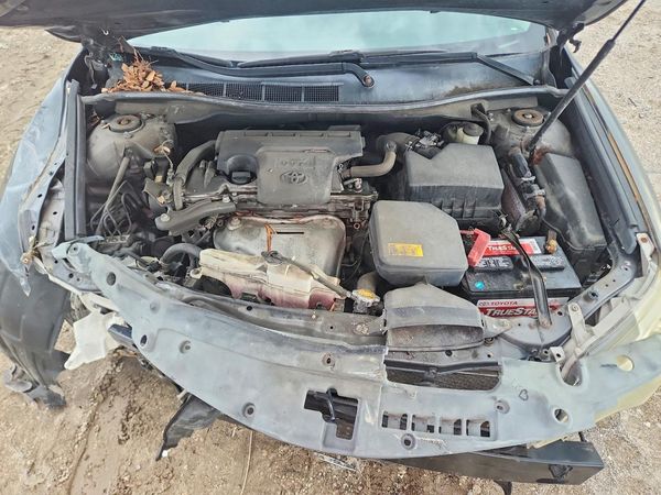 2012 TOYOTA CAMRY — Engine bay