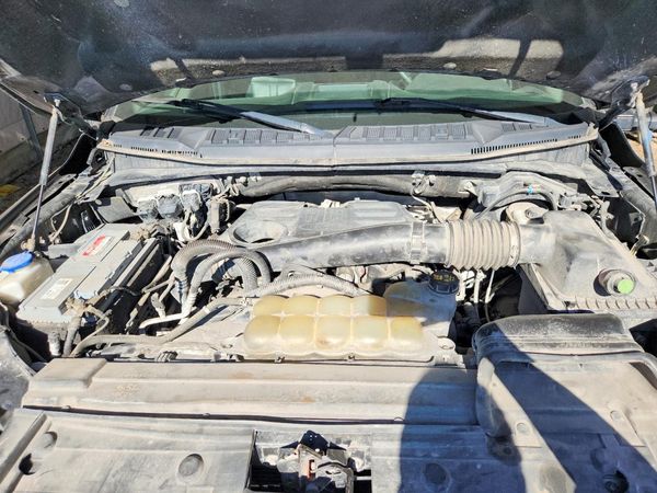 2019 FORD F150 — Engine bay