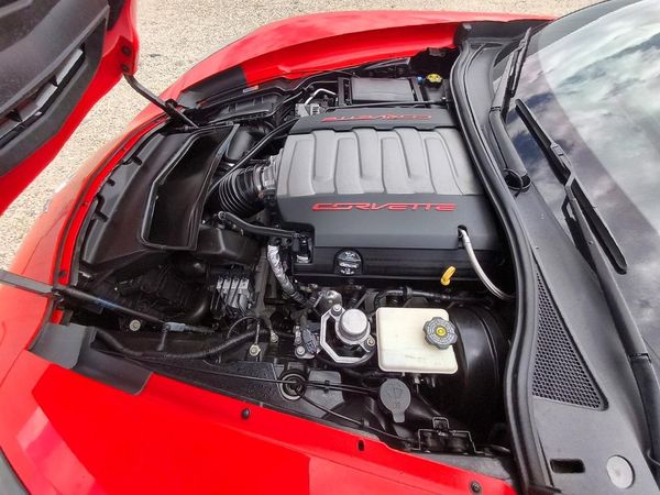 2016 CHEVROLET CORVETTE Standard 1LT — Engine bay