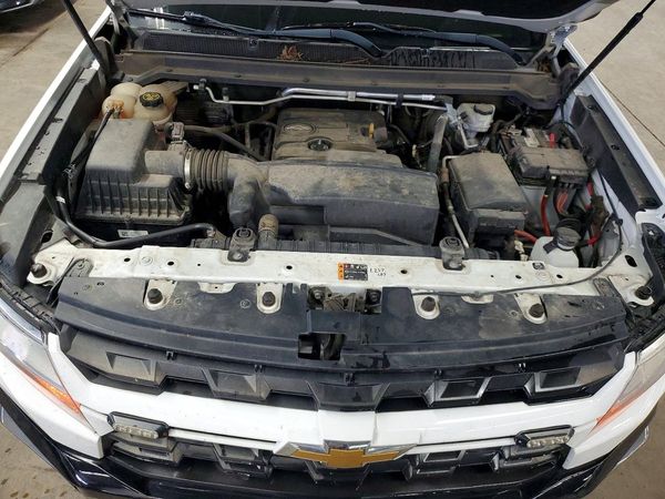 2021 CHEVROLET COLORADO LT — Engine bay