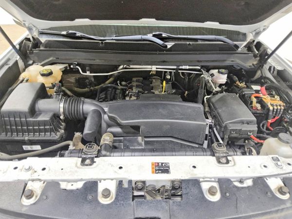 2022 CHEVROLET COLORADO LT — Engine bay