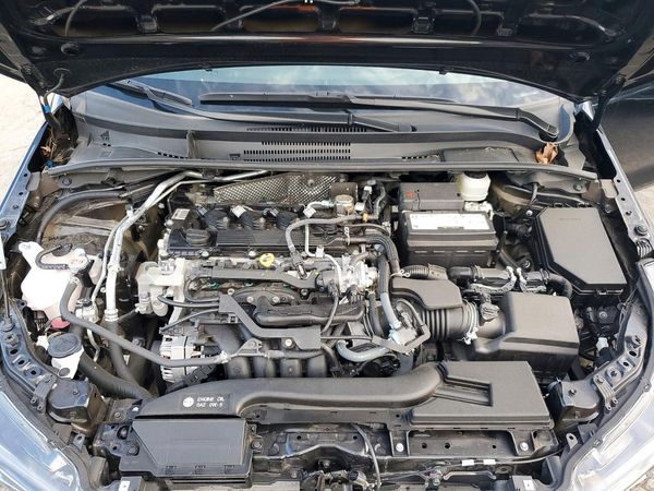 2025 TOYOTA COROLLA SE — Engine bay