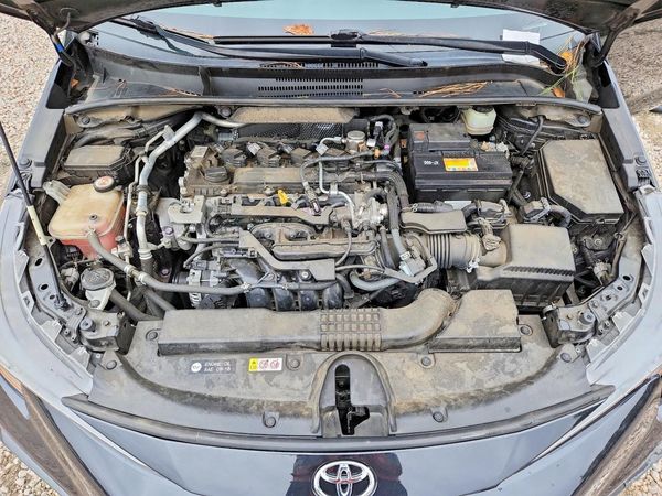 2020 TOYOTA COROLLA SE, CVT — Engine bay