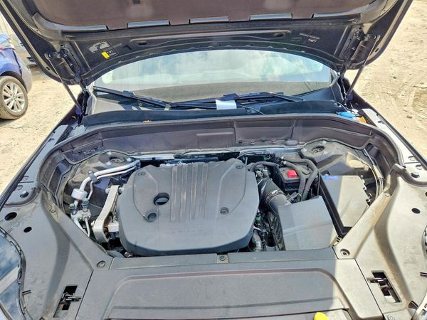 2025 VOLVO XC90 — Engine bay