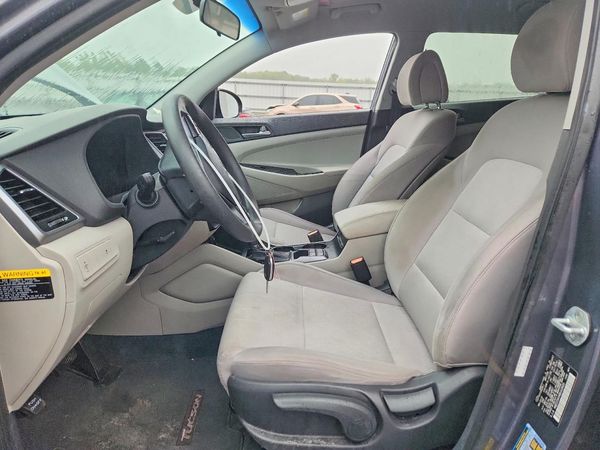 2016 HYUNDAI TUCSON SE — DENT
