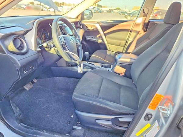 2018 TOYOTA RAV4 LE — DENT