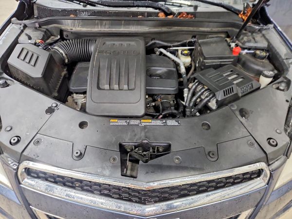 2013 CHEVROLET EQUINOX 2LT — Engine bay