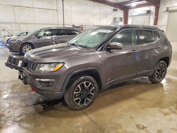2019 JEEP COMPASS Trailhawk — Front 3/4
