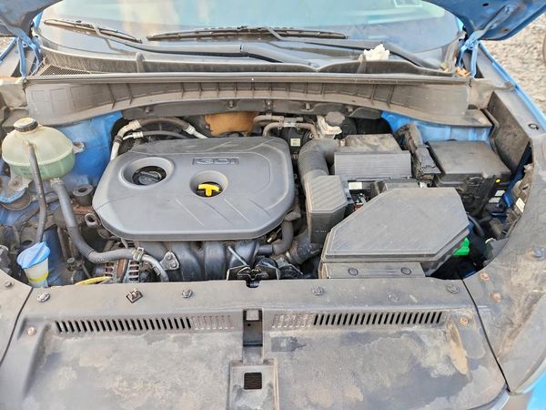 2016 HYUNDAI TUCSON — Engine bay
