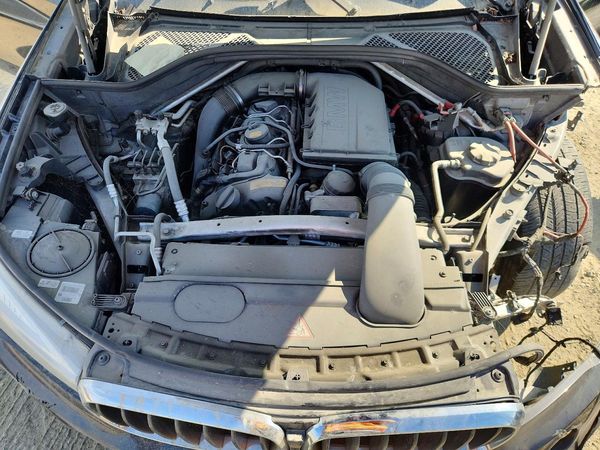 2015 BMW X5 xDrive35i — Engine bay