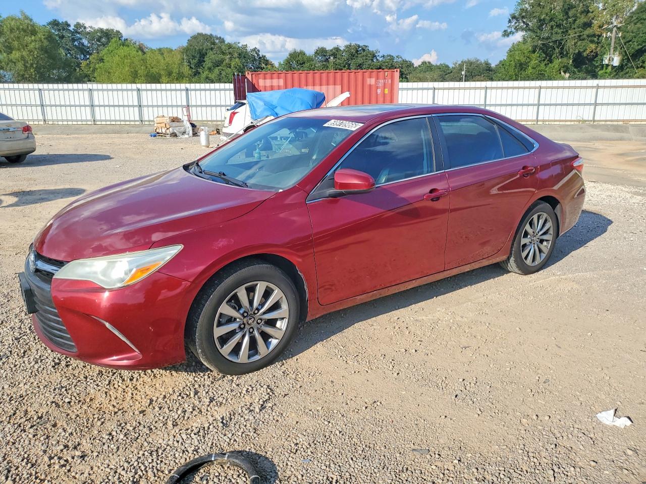 2016 TOYOTA CAMRY — Front 3/4