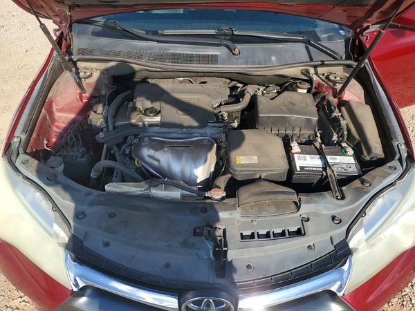 2016 TOYOTA CAMRY — Engine bay