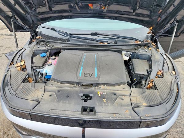 2023 HYUNDAI IONIQ SE — Engine bay