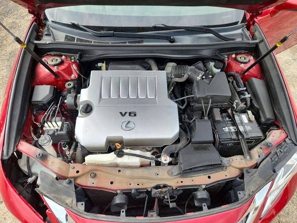 2017 LEXUS ES 350 — Engine bay
